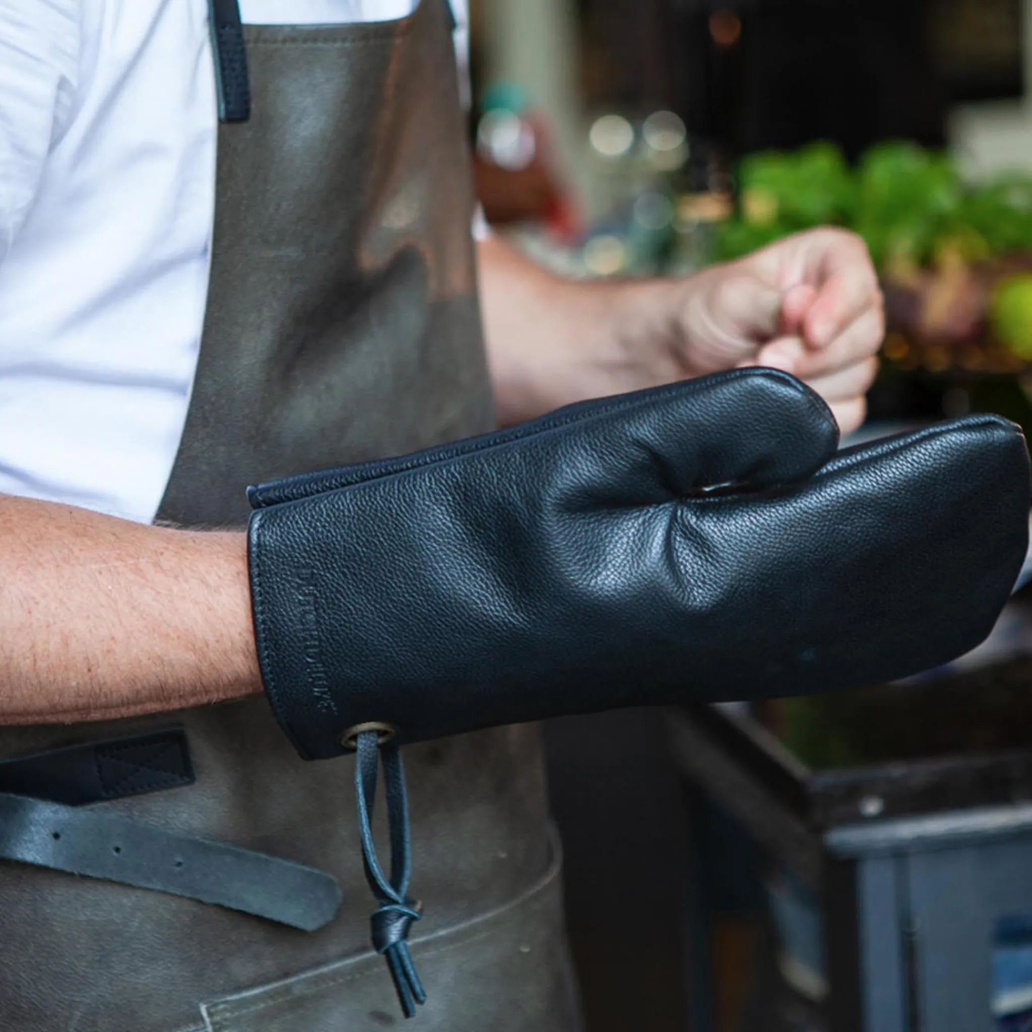 Dutchdeluxes Classic Oven Glove in Classic Brown Online