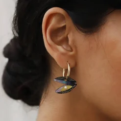 Wolf & Moon Mussel Hoop Earrings Hot